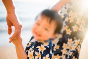 ワイキキビーチ　ファミリーポートレート　家族写真